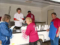 Die Helfer beim Kreis-Trachten Jugendtreffen 2004