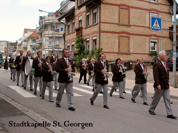 Umzug beim Kreis-Trachten Jugendtreffen 2004