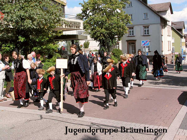 Umzug beim Kreis-Trachten Jugendtreffen 2004