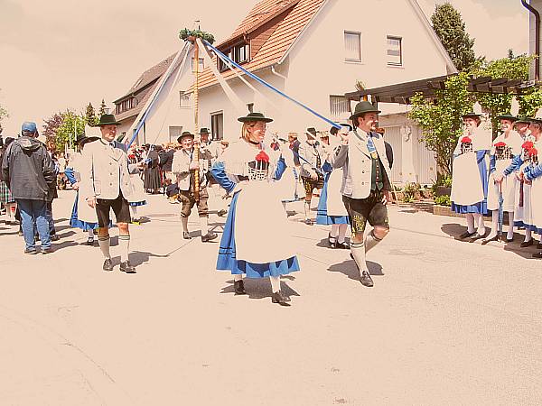 Der Umzug beim Trachtentreffen in Hardt