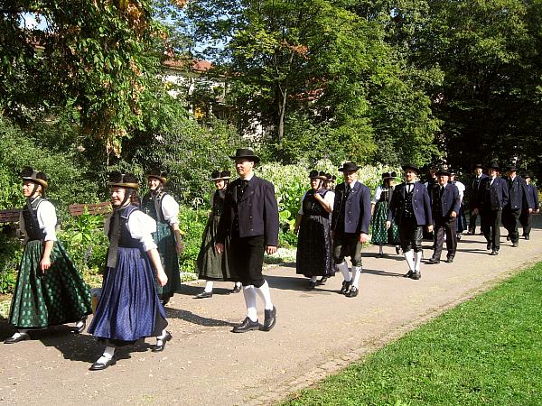 Trachtenverein St. Georgen beim Volksfestumzug