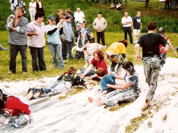 Pfingstzeltlager der Jugendgruppen in Fltzlingen