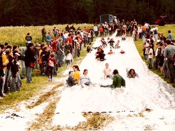 Pfingstzeltlager der Jugendgruppen in Fltzlingen