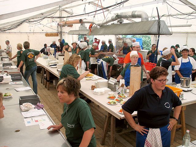 Die Helfer beim Gautrachtentreffen