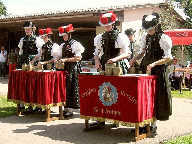 Die Glockengruppe beim Hoffest in Mnchweiler