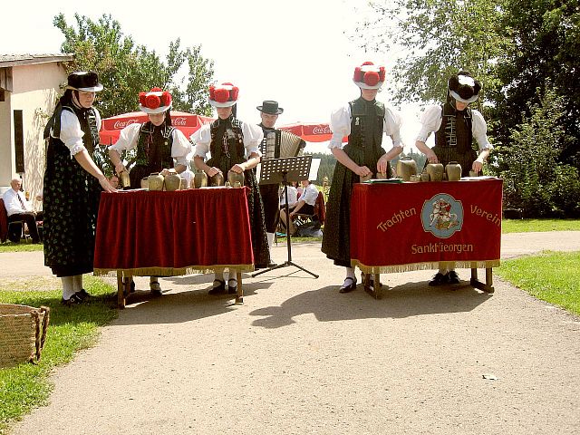 Die Glockengruppe beim Hoffest in Mnchweiler