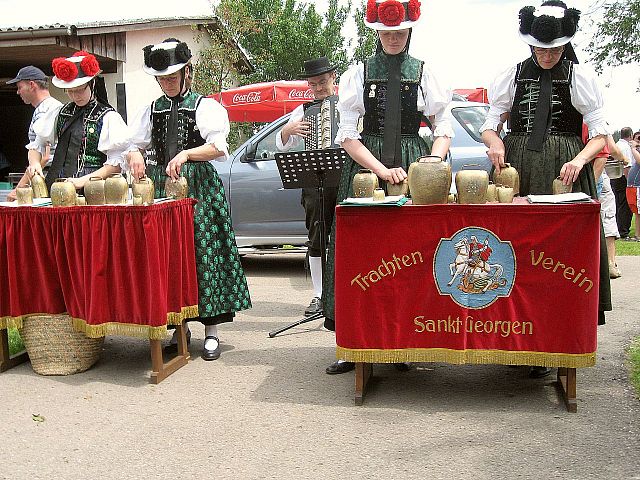 Die Glockengruppe beim Hoffest in Mnchweiler