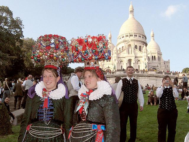 Gruppenbilder beim Weinlesefest in Paris