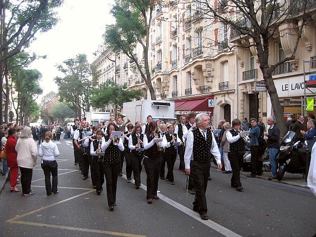 Die  Stadtmusik beim Weinlesefest in Paris