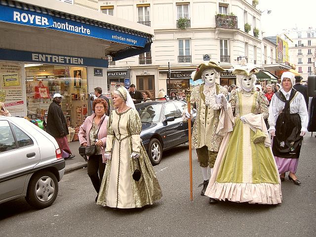 Umzugsteilnehmer beim Weinlesefest in Paris