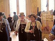 Umzugsteilnehmer beim Weinlesefest in Paris