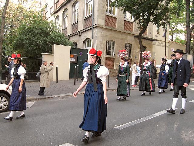 Der Trachtenverein beim Weinlesefest in Paris