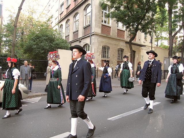 Der Trachtenverein beim Weinlesefest in Paris