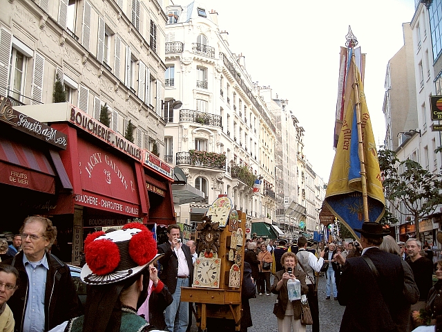 Der Trachtenverein beim Weinlesefest in Paris