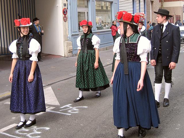 Der Trachtenverein beim Weinlesefest in Paris