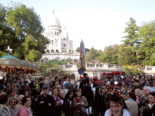 Der Trachtenverein beim Weinlesefest in Paris