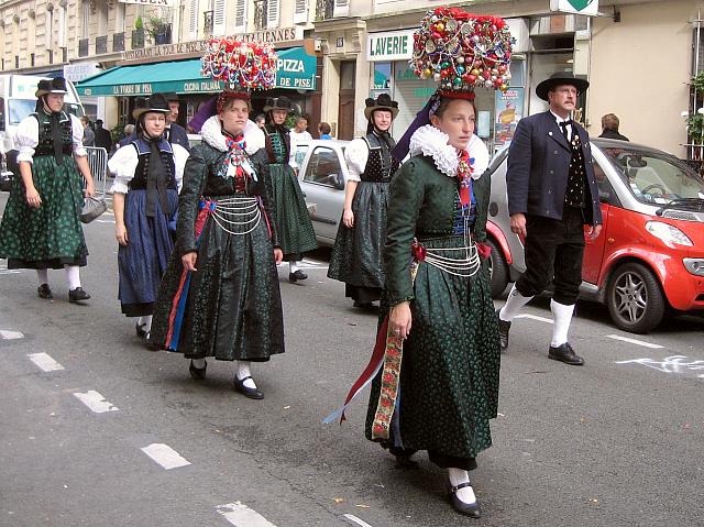 Der Trachtenverein beim Weinlesefest in Paris