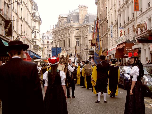 Der Trachtenverein beim Weinlesefest in Paris