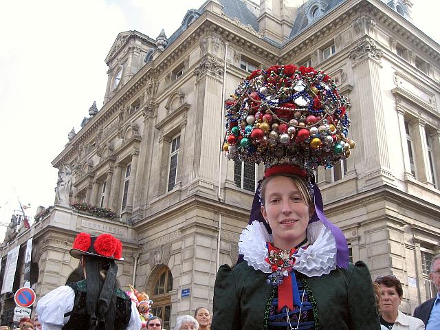 Der Trachtenverein beim Weinlesefest in Paris