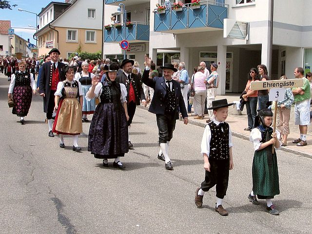 Die Gruppen 1..10 beim 54. Gautrachtentreffen