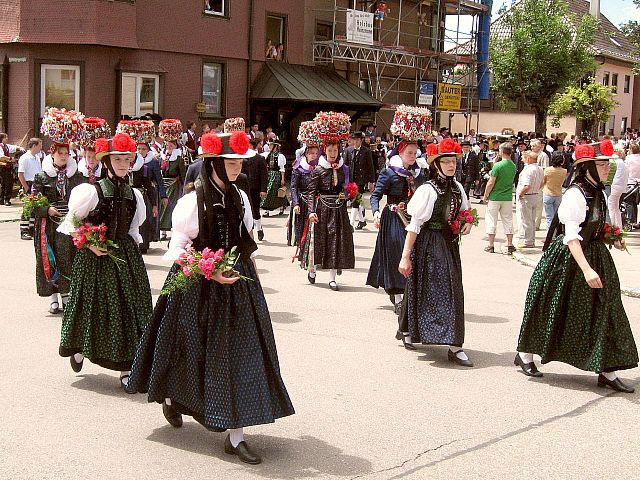 Die Gruppen 1..10 beim 54. Gautrachtentreffen