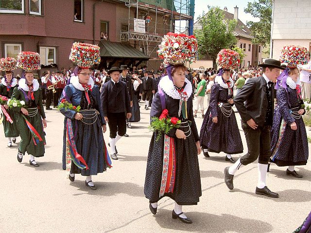 Die Gruppen 1..10 beim 54. Gautrachtentreffen