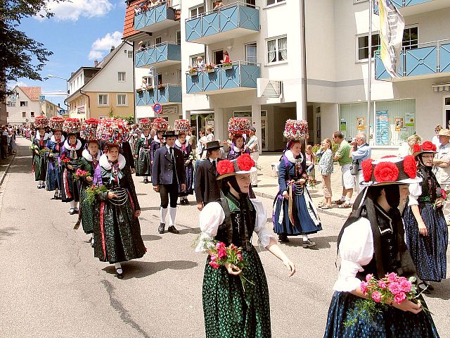 Die Gruppen 1..10 beim 54. Gautrachtentreffen