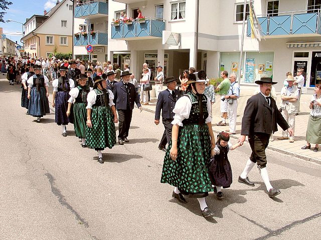 Die Gruppen 1..10 beim 54. Gautrachtentreffen