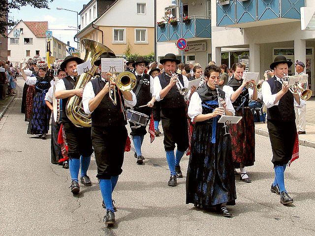 Die Gruppen 1..10 beim 54. Gautrachtentreffen