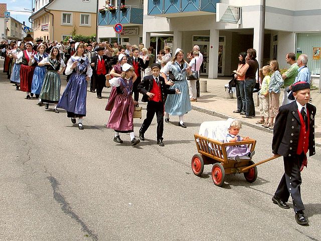 Die Gruppen 1..10 beim 54. Gautrachtentreffen