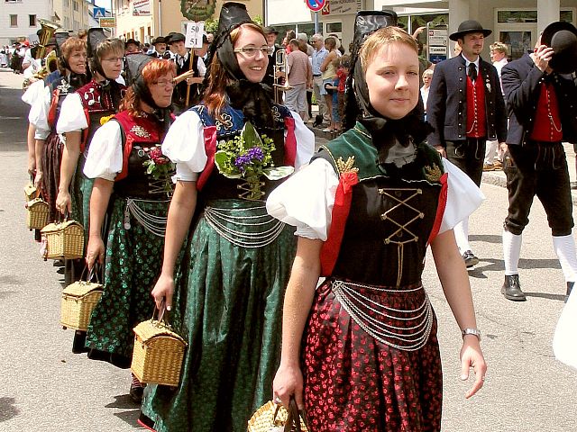 Die Gruppen 42..51 beim 54. Gautrachtentreffen