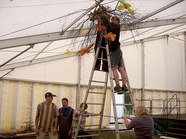 Der Ausbau des Festzelts