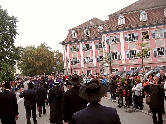 Der Trachtenverein beim Umzug in Donaueschingen