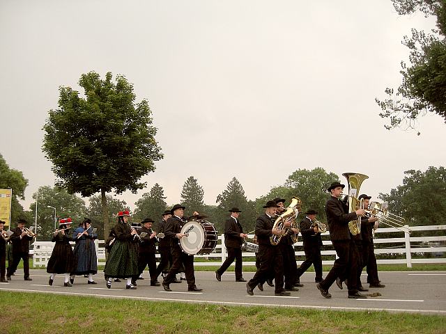 Der Trachtenverein beim Umzug in Donaueschingen