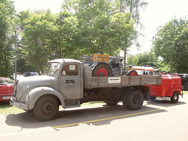 Historische Feuerwehrfahrzeuge