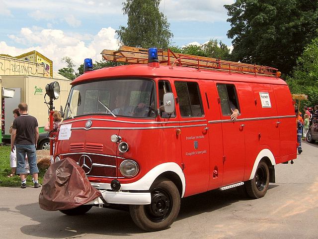 Historische Feuerwehrfahrzeuge