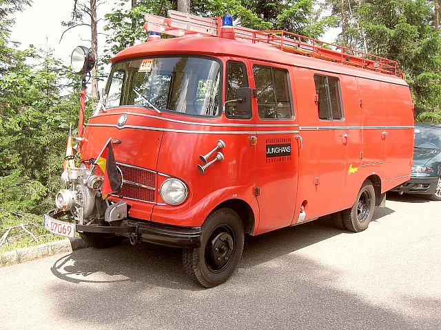 Historische Feuerwehrfahrzeuge