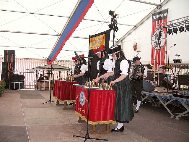 Die Glockengruppe beim Feuerwehrfest