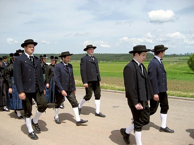 Hochzeitszug in Moenchweiler 