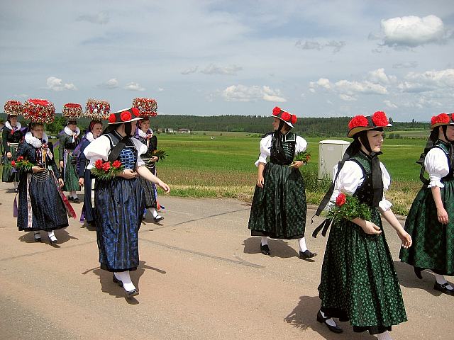 Hochzeitszug in Moenchweiler 