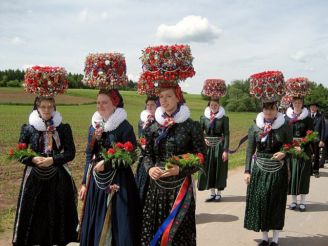 Hochzeitszug in Moenchweiler 