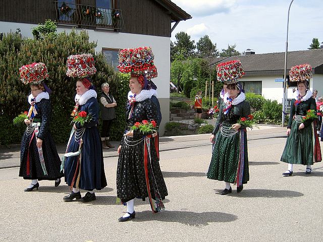 Hochzeitszug in Moenchweiler 