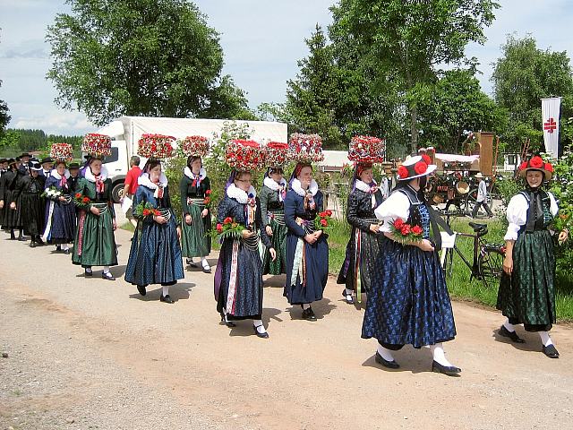 Hochzeitszug in Moenchweiler 