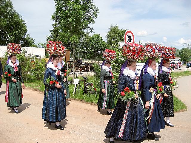 Hochzeitszug in Moenchweiler 