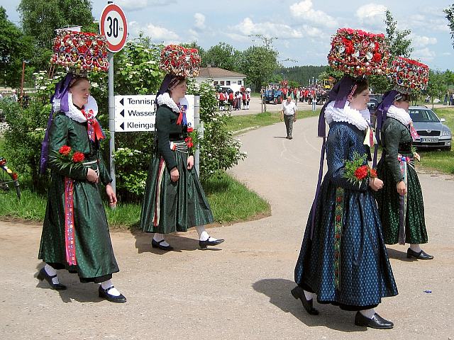 Hochzeitszug in Moenchweiler 