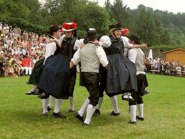 Der Trachtenverein beim Schferlauf in Wildberg