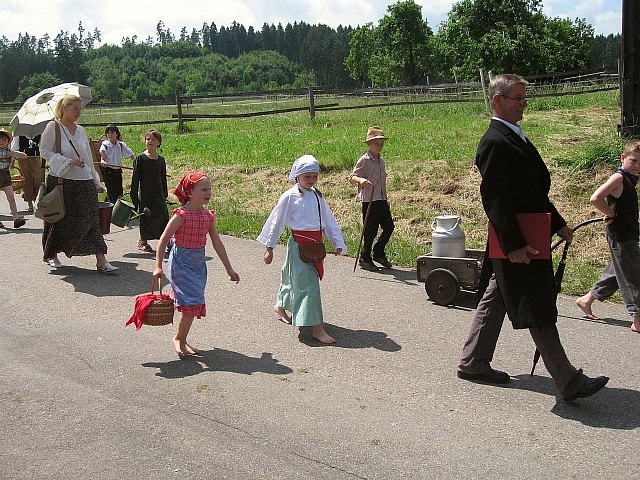 Bilder des historischen Umzugs in Grningen 