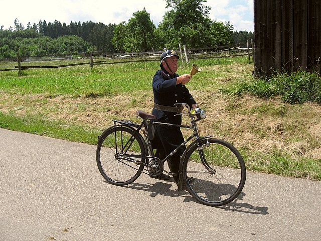 Bilder des historischen Umzugs in Grningen 