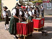 Glockengruppe spielt beim Kürbismarkt 