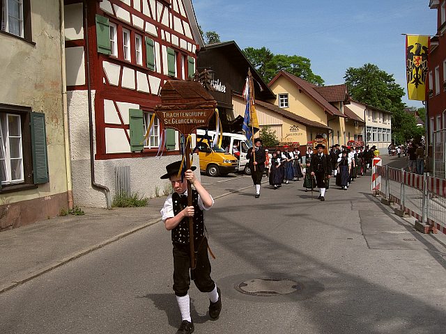 Der Trachtenverein beim Umzug in berlingen